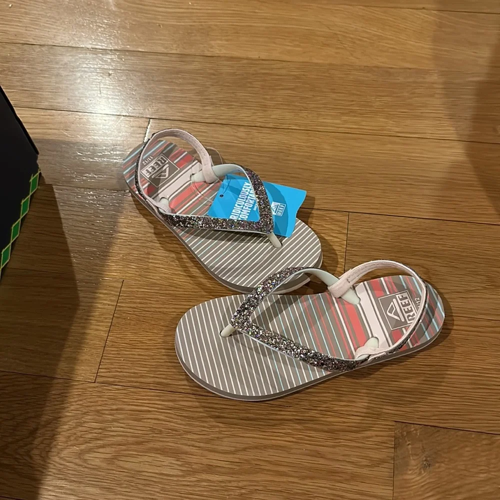 Reef Girls' Stargazer Prints Flip Flops, Size 11/12